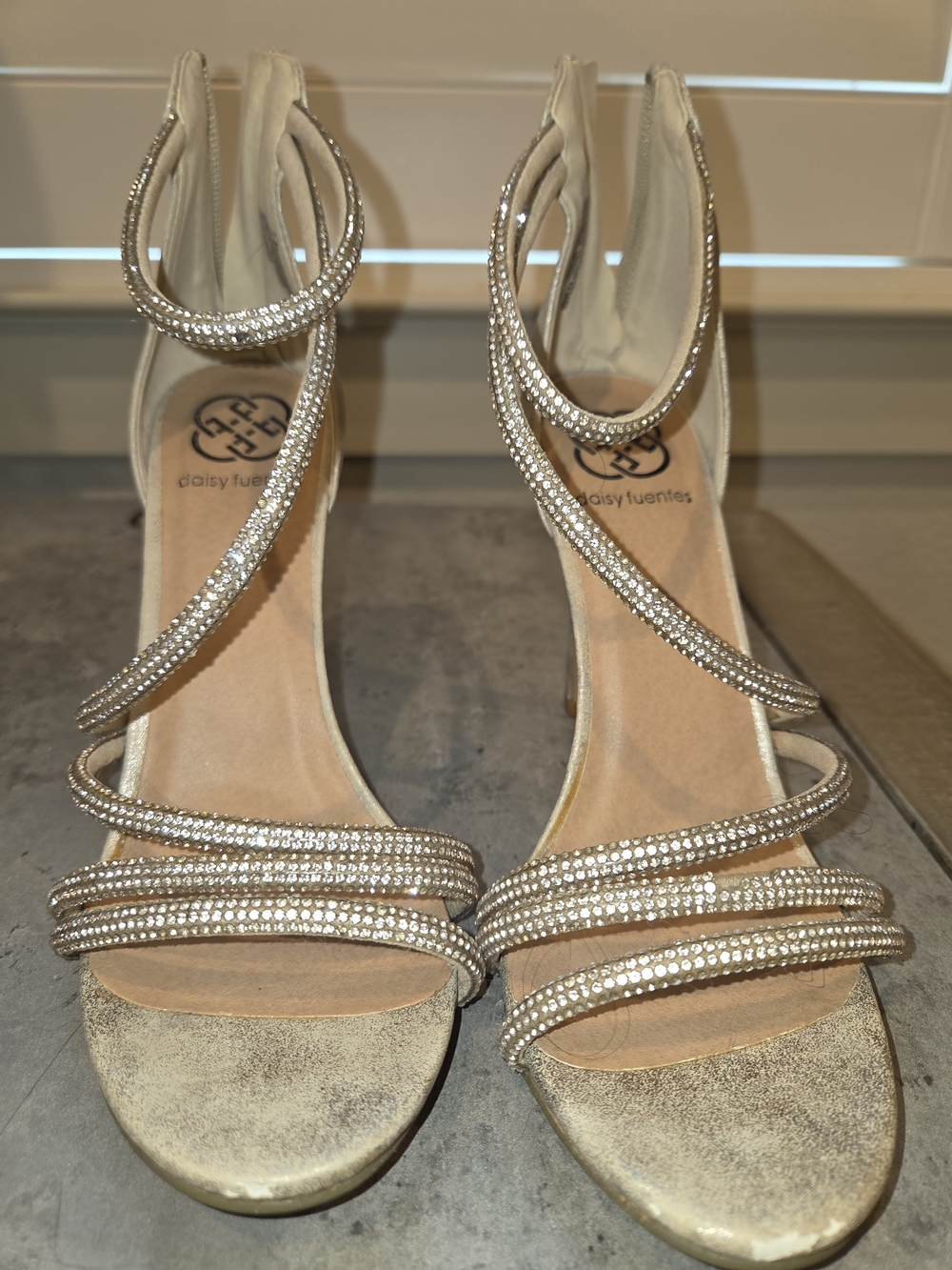 Daisy Fuentes Gold Rhinestone Strappy Sandals Size 7.5